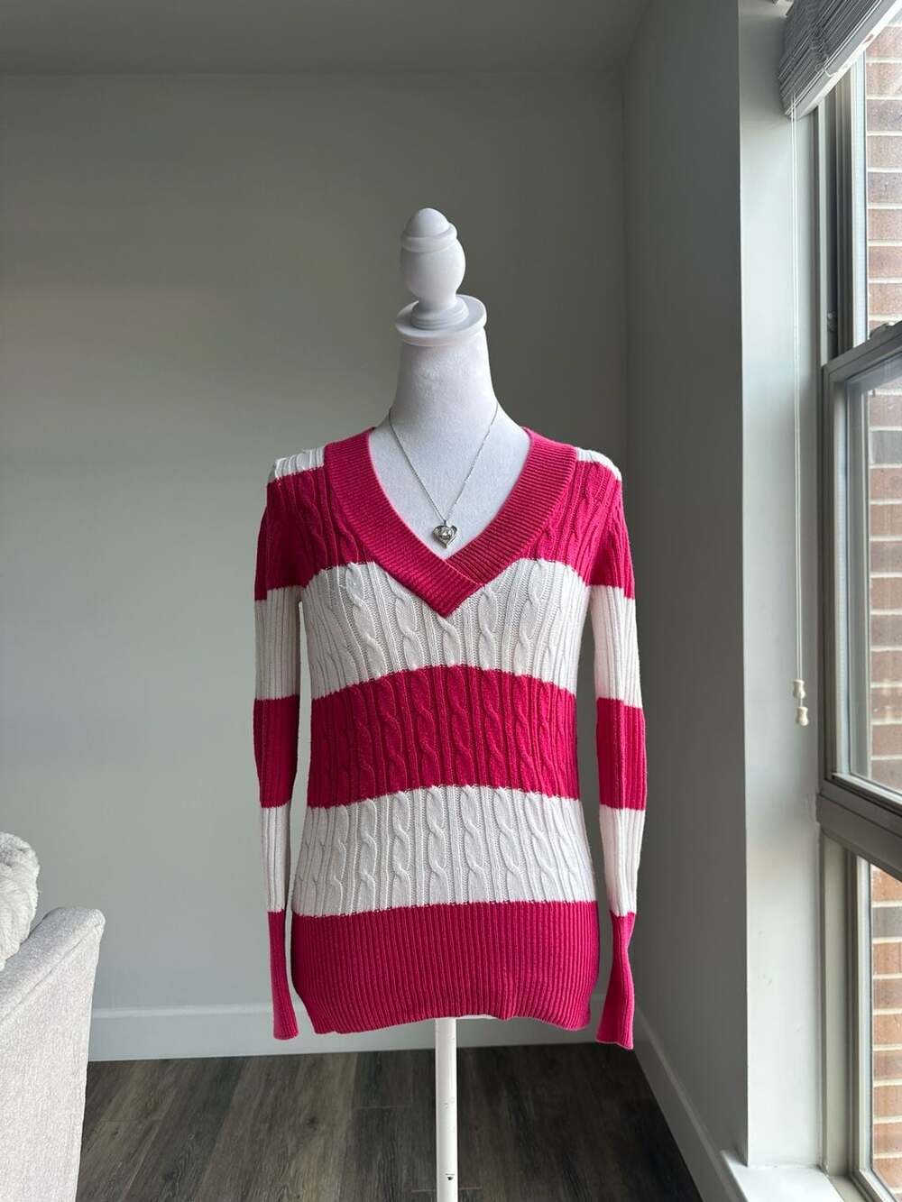 Vintage Faded Glory Pink White Striped V Neck Knit Sweater Size Small